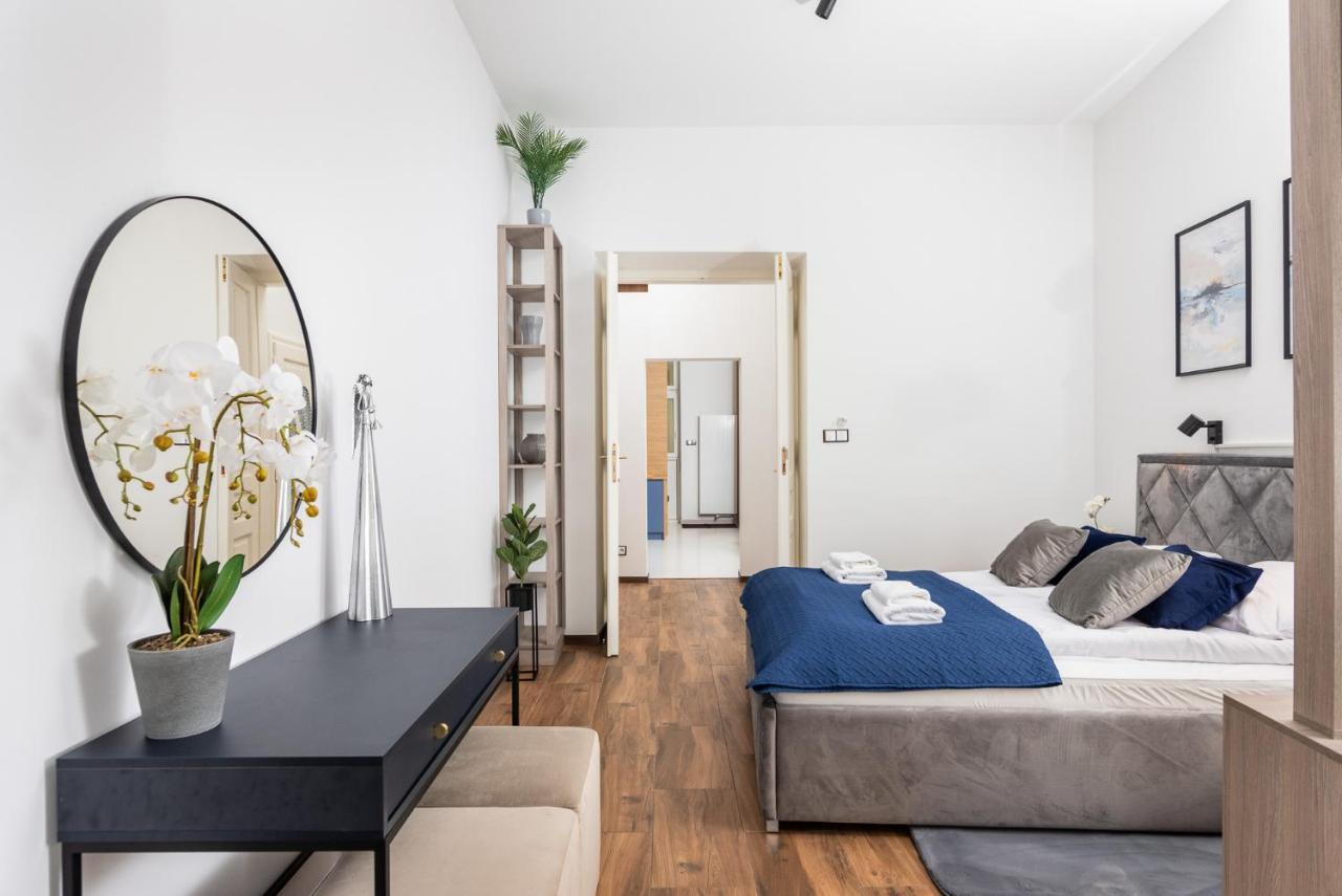 Premium Splendid Old Town Suites - By Upstairs Cracovia Exterior foto